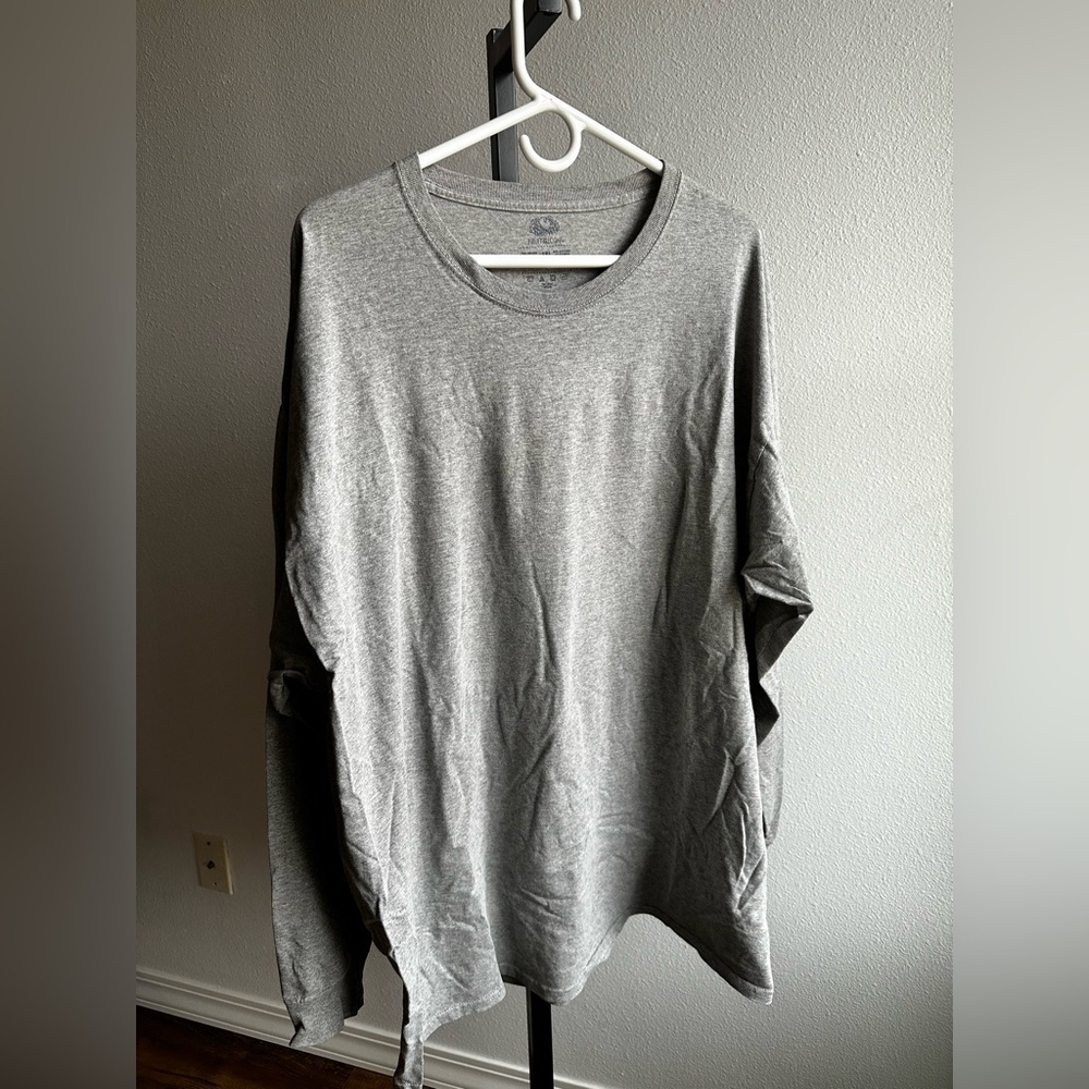 3x long sleeve grey top